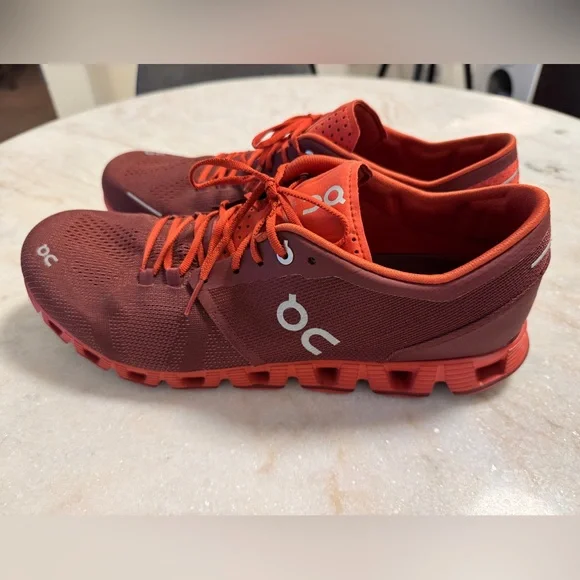 On Running Shoes with Cloud Cushioning - Picture 3 of 5